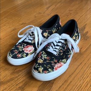 Women’s Layla Canvas Sneakers